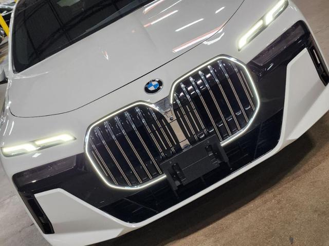 Photo of 2024 White BMW 740