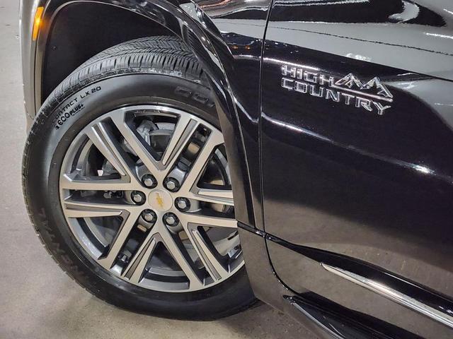 Photo of 2023 Black Chevrolet Traverse