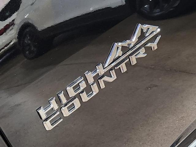Photo of 2023 Black Chevrolet Traverse