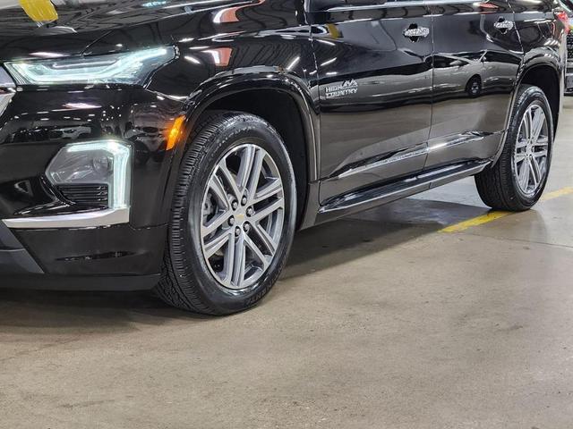 Photo of 2023 Black Chevrolet Traverse