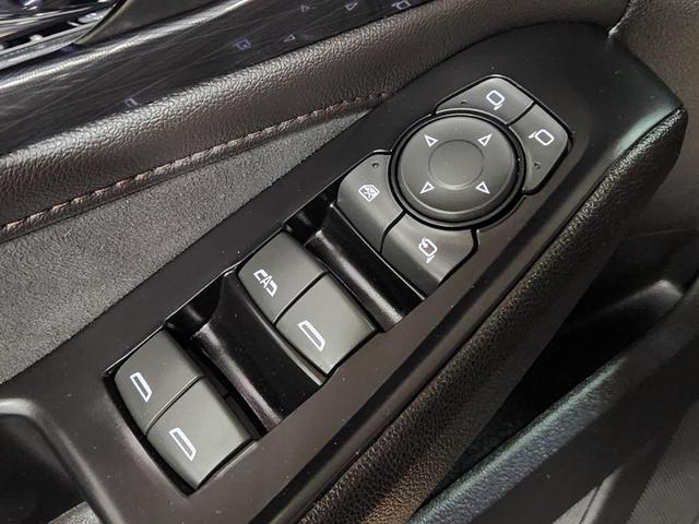 Photo of 2023 Black Chevrolet Traverse