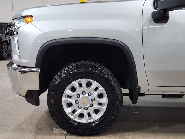 Photo of 2023 Silver Ice Metallic Chevrolet Silverado 2500