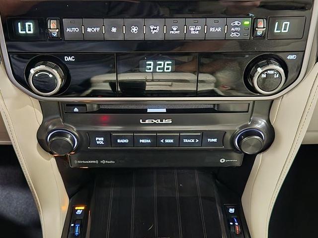 Photo of 2022 Silver Lexus GX 460
