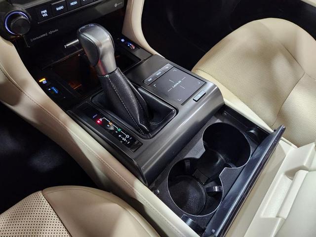Photo of 2022 Silver Lexus GX 460