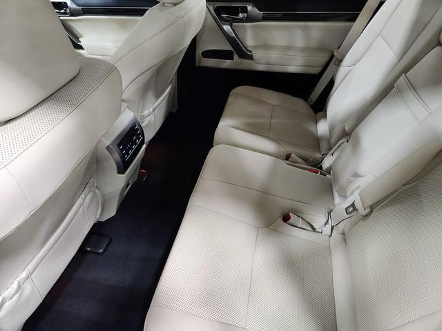 Photo of 2022 Silver Lexus GX 460