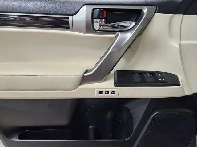 Photo of 2022 Silver Lexus GX 460