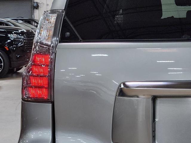 Photo of 2022 Silver Lexus GX 460