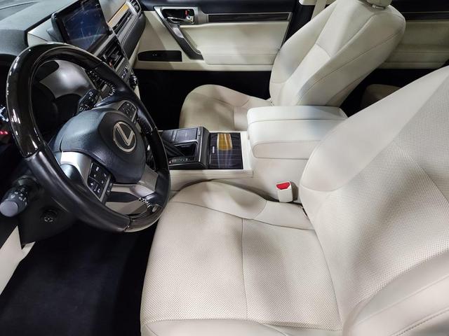 Photo of 2022 Silver Lexus GX 460