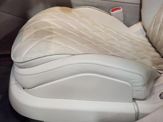 Photo of 2023 White Mercedes-Benz S-Class