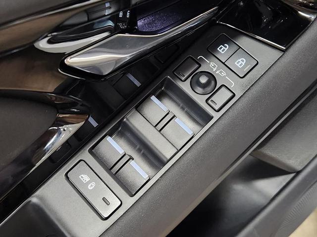 Photo of 2024 Fuji White Land Rover Range Rover Evoque
