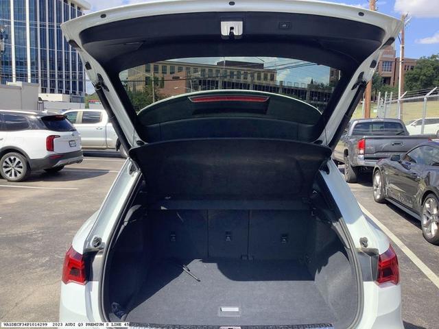 Photo of 2023 Glacier White Metallic Audi Q3