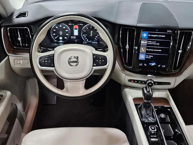 Photo of 2021 Black Volvo XC60