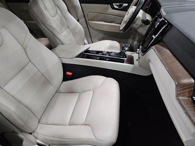 Photo of 2021 Black Volvo XC60
