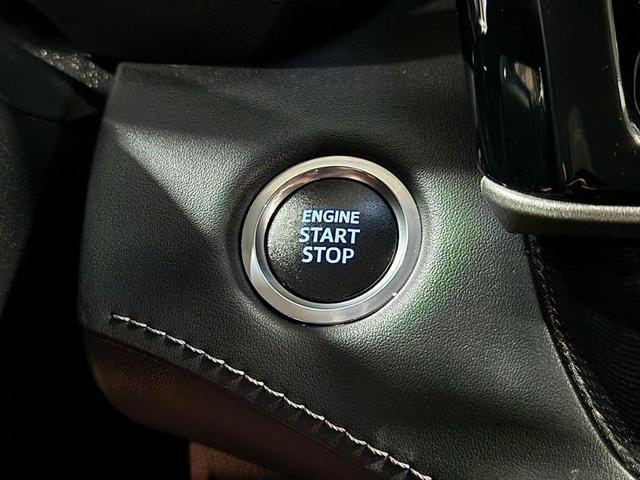 Photo of 2021 White Toyota Highlander
