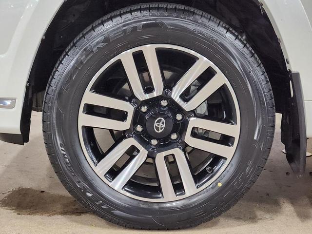 Photo of 2022 White Toyota 4Runner