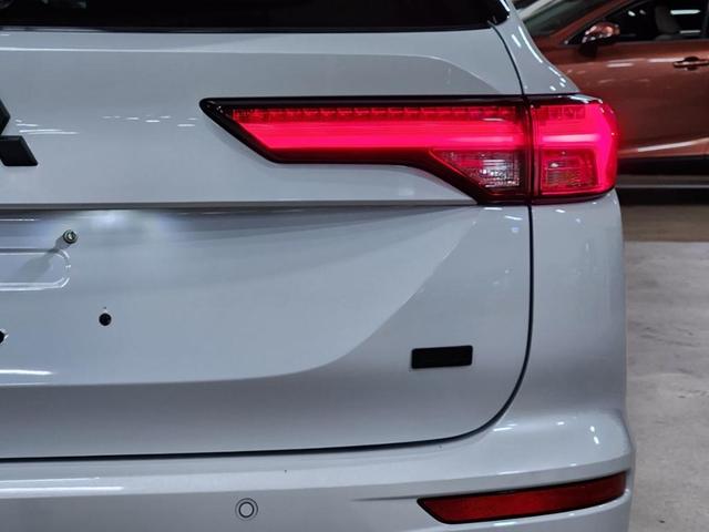 Photo of 2022 White Mitsubishi Outlander