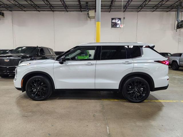 Photo of 2022 White Mitsubishi Outlander