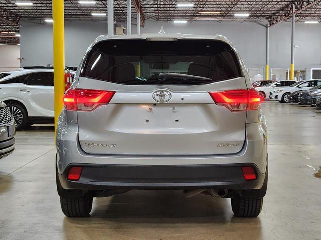 Photo of 2018 Silver Toyota Highlander