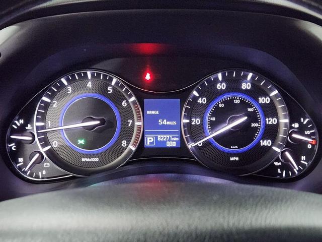 Photo of 2016 Black INFINITI QX80