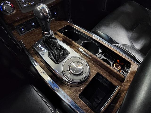 Photo of 2016 Black INFINITI QX80