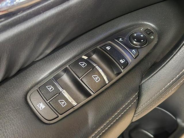 Photo of 2016 Black INFINITI QX80