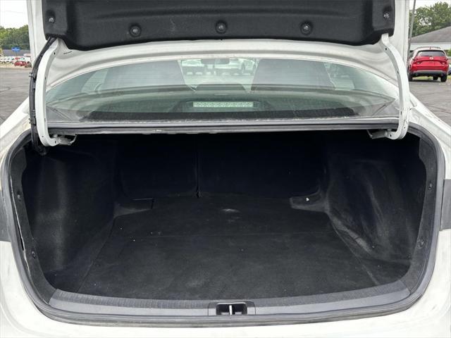 Photo of 2021 Super White Toyota Corolla