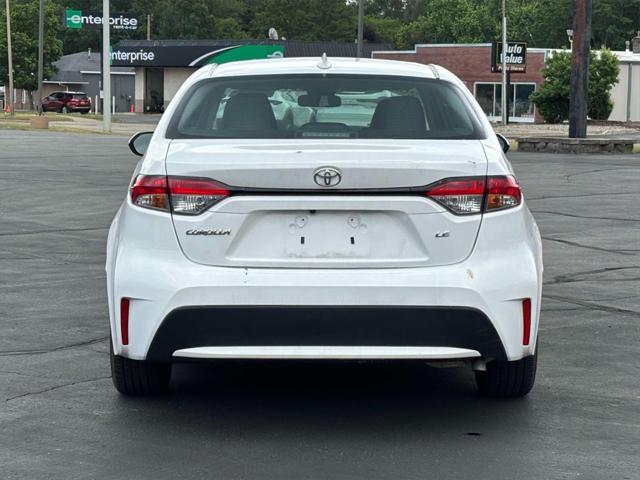 Photo of 2021 Super White Toyota Corolla