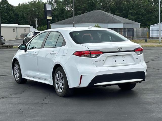 Photo of 2021 Super White Toyota Corolla