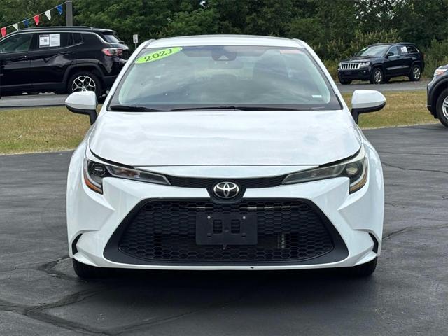 Photo of 2021 Super White Toyota Corolla