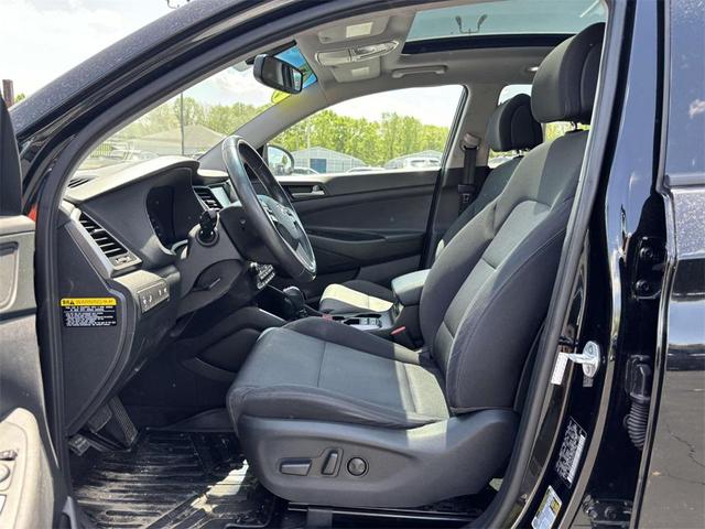 Photo of 2018 Black Noir Pearl Hyundai TUCSON
