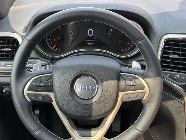 Photo of 2017 Velvet Red Pearlcoat Jeep Grand Cherokee