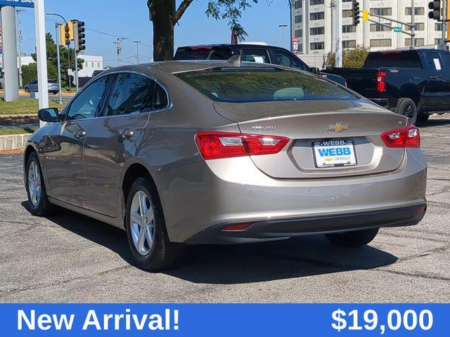 Photo of 2024 Mineral Gray Metallic Chevrolet Malibu