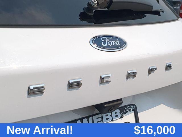 Photo of 2020 Oxford White Ford Escape