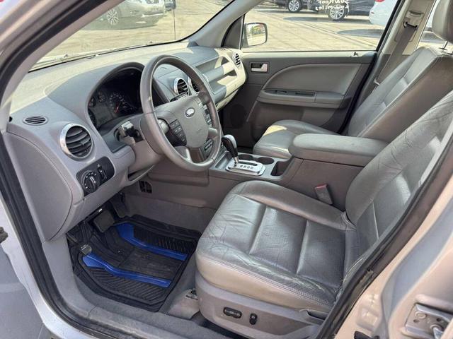 Photo of 2005 Silver Frost Clearcoat Metallic Ford Freestyle