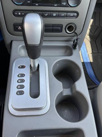 Photo of 2005 Silver Frost Clearcoat Metallic Ford Freestyle