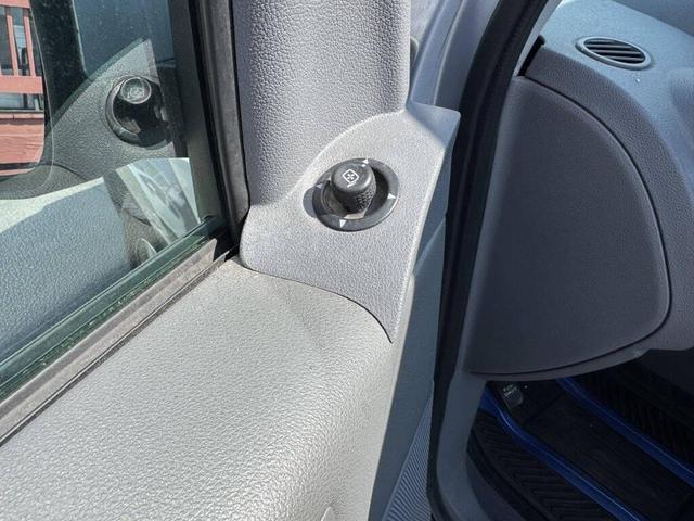 Photo of 2005 Silver Frost Clearcoat Metallic Ford Freestyle