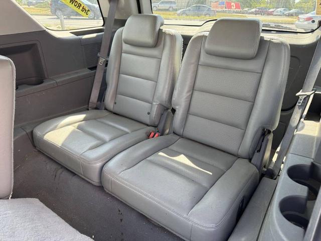 Photo of 2005 Silver Frost Clearcoat Metallic Ford Freestyle