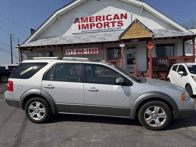 Photo of 2005 Silver Frost Clearcoat Metallic Ford Freestyle