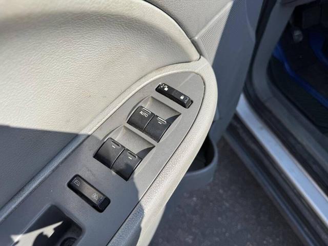 Photo of 2005 Silver Frost Clearcoat Metallic Ford Freestyle