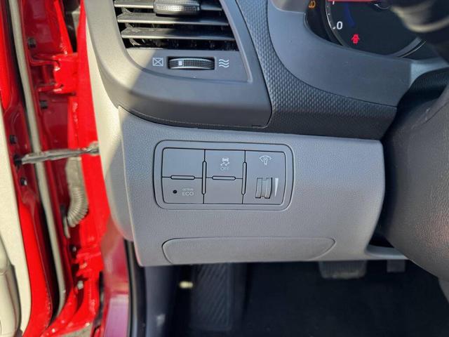 Photo of 2017 RED Hyundai Accent