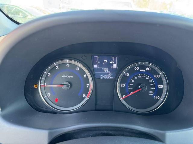 Photo of 2017 RED Hyundai Accent