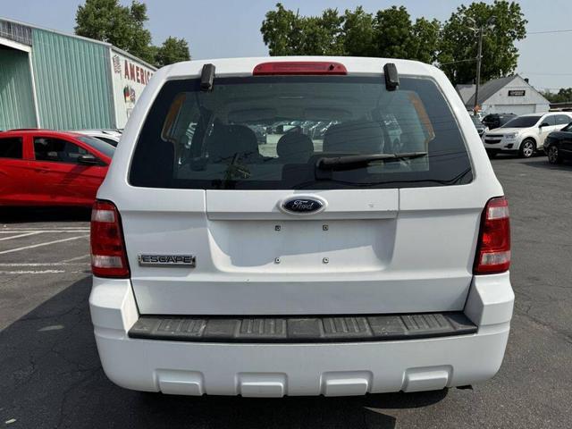 Photo of 2009 WHITE Ford Escape