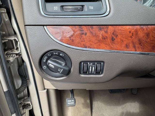 Photo of 2014 GOLD Chrysler Town & Country