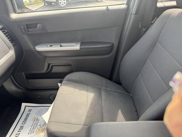 Photo of 2012 Black Ford Escape