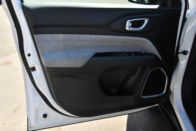 Photo of 2023 Bright White Clearcoat Jeep Compass