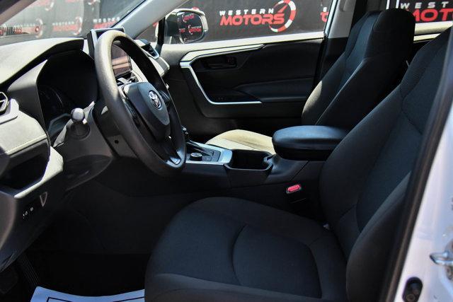 Photo of 2023 White Toyota RAV4 Hybrid