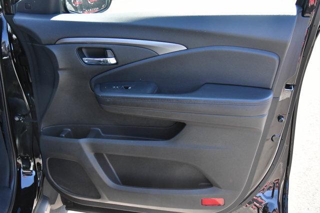 Photo of 2022 Black Honda Pilot