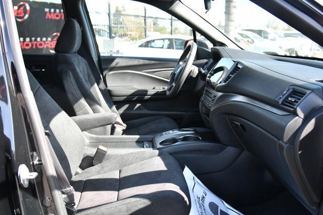 Photo of 2022 Black Honda Pilot