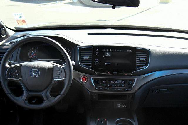 Photo of 2022 Black Honda Pilot