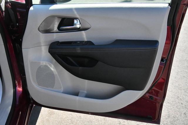 Photo of 2023 Velvet Red Pearlcoat Chrysler Pacifica